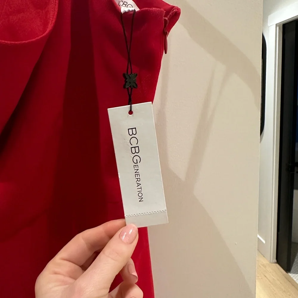 NWT SIZE 8 red BCBGeneration dress, perfect for Holiday Parties! - Picture 5 of 8